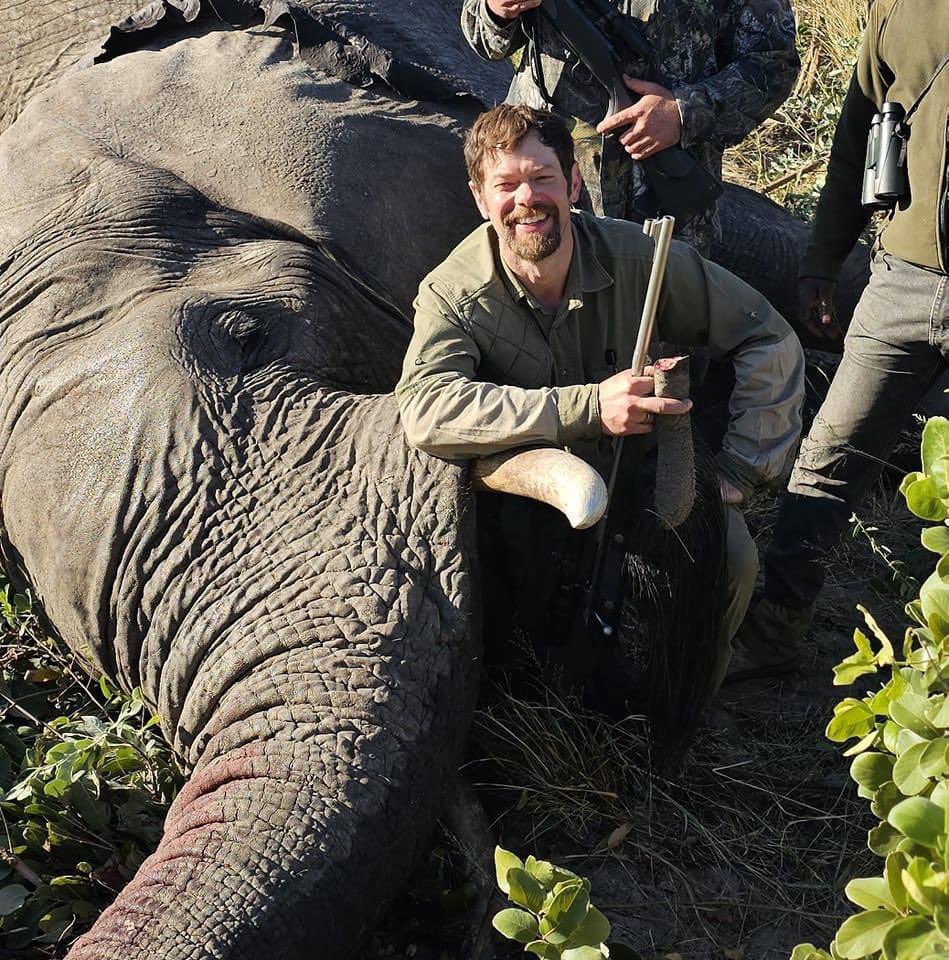 Brian Sutherland (RV Servicer, Michigan) shot this Zimbabwe elephant. Notice the cut off tail. He killed several animals &amp; is now looking for a lioness. Gutless coward. 🤬RT
#BanTrophyHunting 
<a href="/SARA2001NOOR/">Sara✌️💙🍉peaceFOReveryone</a> <a href="/Angelux1111/">Angel</a> <a href="/Gail7175/">WatchDominion.com Ⓥ</a> <a href="/DidiFrench/">Di Dee Ⓥ 🇦🇺 🇺🇦 🌻 🌊</a> <a href="/Lin11W/">🌱🌹❤️ Anonymous for the voiceless ❤️🌹🌱</a> <a href="/PeterEgan6/">Peter Egan</a>
