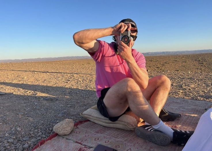 connellwaIdron's tweet photo. just a boy with his camera https://t.co/qIhJtNv326