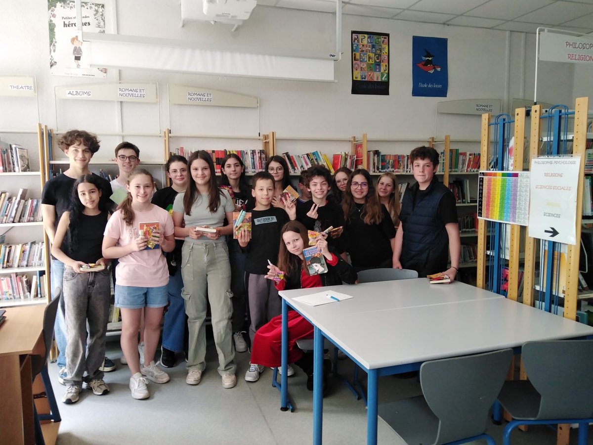 CDI Voltaire Capdenac (@cdi_voltaire12) on Twitter photo Suite au voyage scolaire en Provence des 5e et 3e du #CollegeVoltaireCapdenac sur les traces de la civilisation romaine, les élèves ayant réalisé les plus beaux carnets de voyages ont été récompensés. Bravo à eux ! <a href="/MissionLde/">Mission Lire Dire Ecrire - Toulouse</a> Suite au voyage scolaire en Provence des 5e et 3e du #CollegeVoltaireCapdenac sur les traces de la civilisation romaine, les élèves ayant réalisé les plus beaux carnets de voyages ont été récompensés. Bravo à eux ! <a href="/MissionLde/">Mission Lire Dire Ecrire - Toulouse</a>