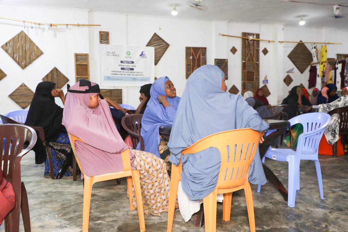 S_S_W_C's tweet image. Through the  SomJR project, #SSWC is excited to announce the launch of a 3-months livelihood skills training program on Henna, Pastry, Tie-Dye for 75 women and girls from the IDP camps in Kaxda and Daynile districts.
Thanks to @DutchRelief &amp;amp; @OxfamSomali for  making this possible