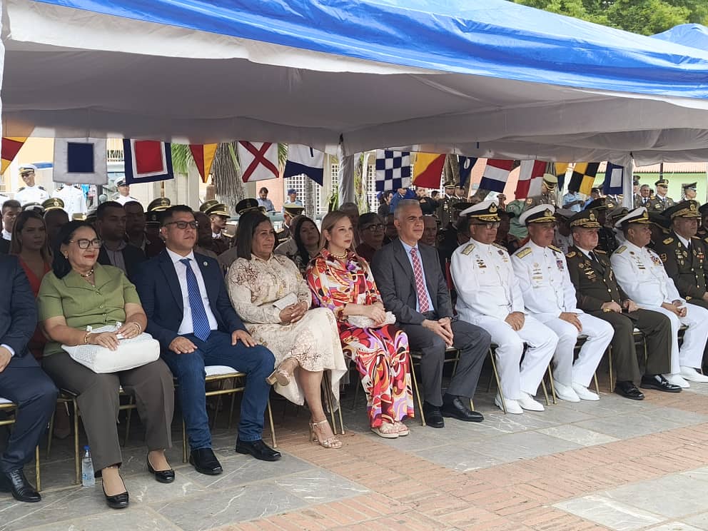 Presidenta MSc. Milagros Arzolay, Vicepresidente Johan Yanez y demás legisladores presentes en Acto Conmemorativo por los 203 años de la Gloriosa Batalla de Carabobo.#24Jun

#PatriaAntiimperialista
#ConsejoLegislativoNE
