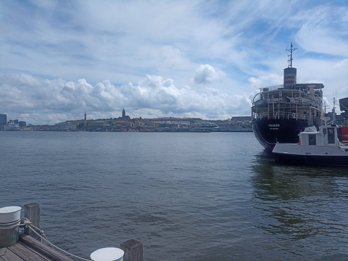 I had a great time at #mucin2024 in beautiful Gothenburg! 🇸🇪 I learned a lot about mucins and enjoyed the very active poster sessions. It was great to talk about mucin-driven microbe interactions with so many of you!🦠↔️🦠