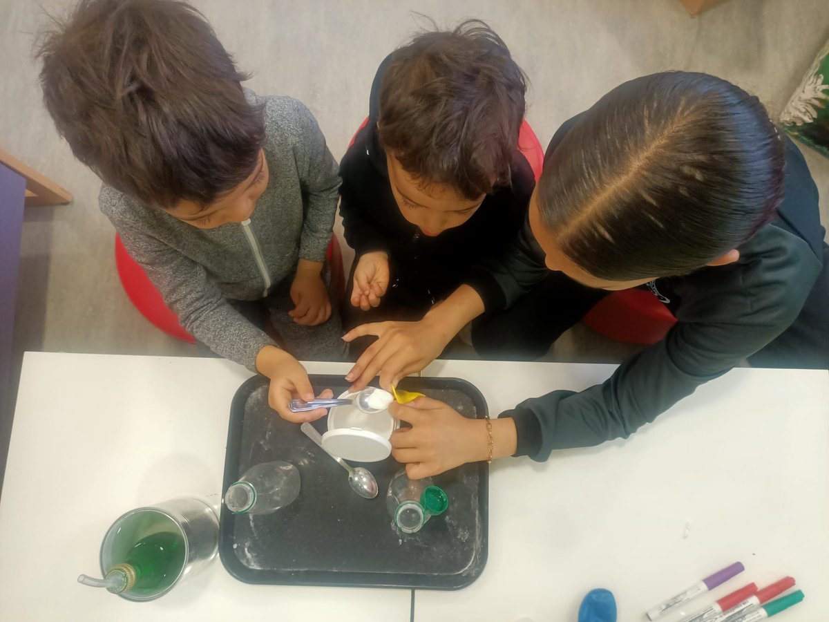 🏝️ [Éducation ] Des ateliers scientifiques à Villejean.

Arctic Lab pose ses valises dans son nouvel atelier, dans le quartier de Villejean à Rennes. Pour nous faire connaitre, nous proposons gratuitement des ateliers scientifiques aux habitants et structures du quartier.