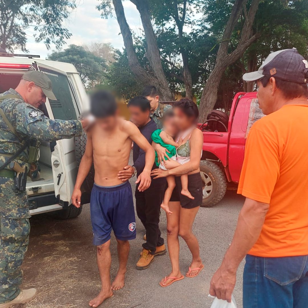 CODI_FTC's tweet image. [𝐂𝐚𝐧𝐢𝐧𝐝𝐞𝐲ú] [𝐒𝐀𝐏𝟓] 𝐄𝐕𝐀𝐂𝐔𝐀𝐂𝐈Ó𝐍 𝐌É𝐃𝐈𝐂𝐀 𝐄𝐍 𝐂𝐀𝐍𝐈𝐍𝐃𝐄𝐘Ú
Médicos de Combate del CODI-SAP 5 realizaron la evacuación médica, al hospital de Curuguaty de tres indígenas de la colonia de San Juan, accidentados en la vía pública.
#CODI #FTC_NORTE #SAP5