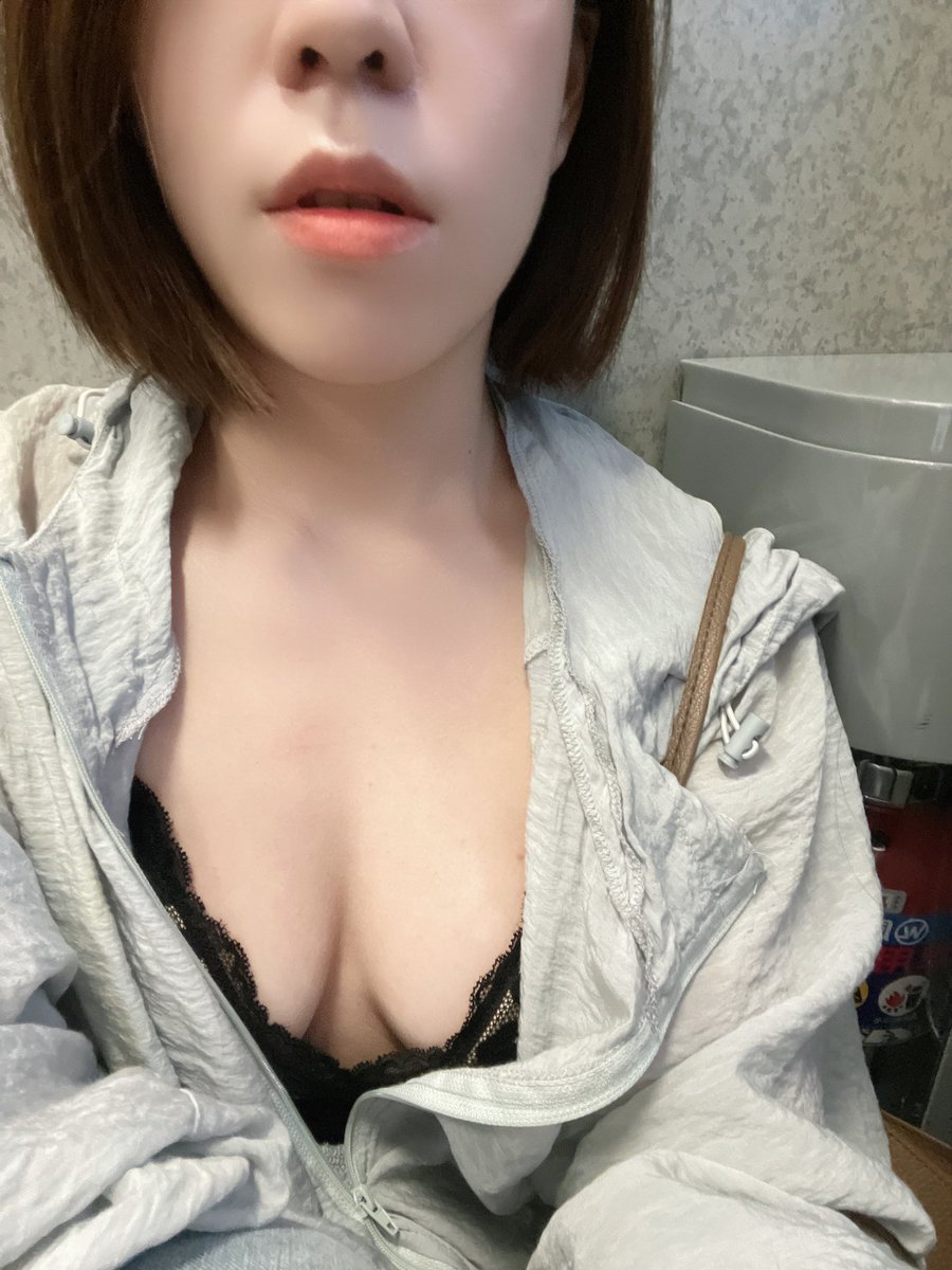 上次才在說通常回去都有位置坐
然後這次就直接坐門口了🙂 https://t.co/2ecq0EINOT