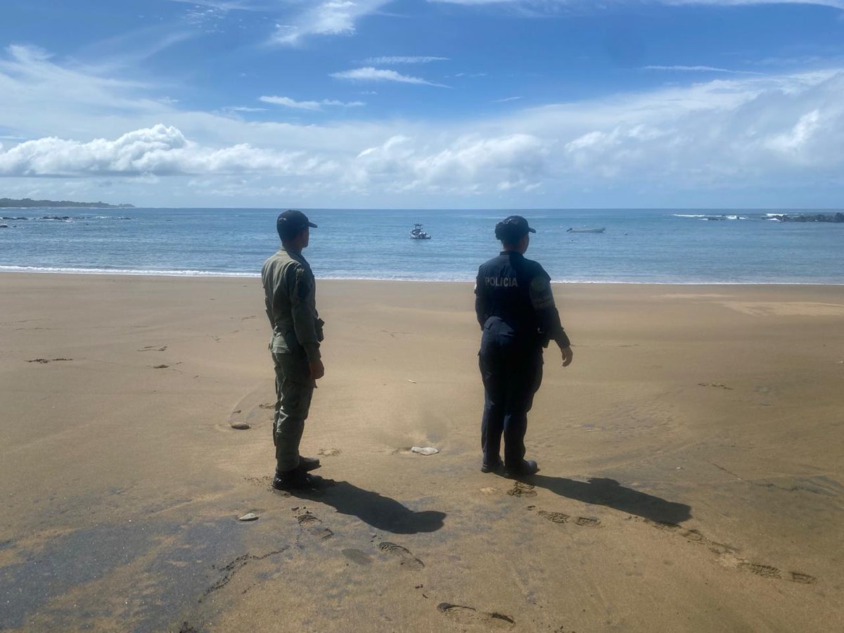 policiadepanama's tweet photo. En la Provincia de Los Santos unidades de la #DINAPART realizan recorridos preventivos en las diferentes playas del sector. https://t.co/HWFUzcV293