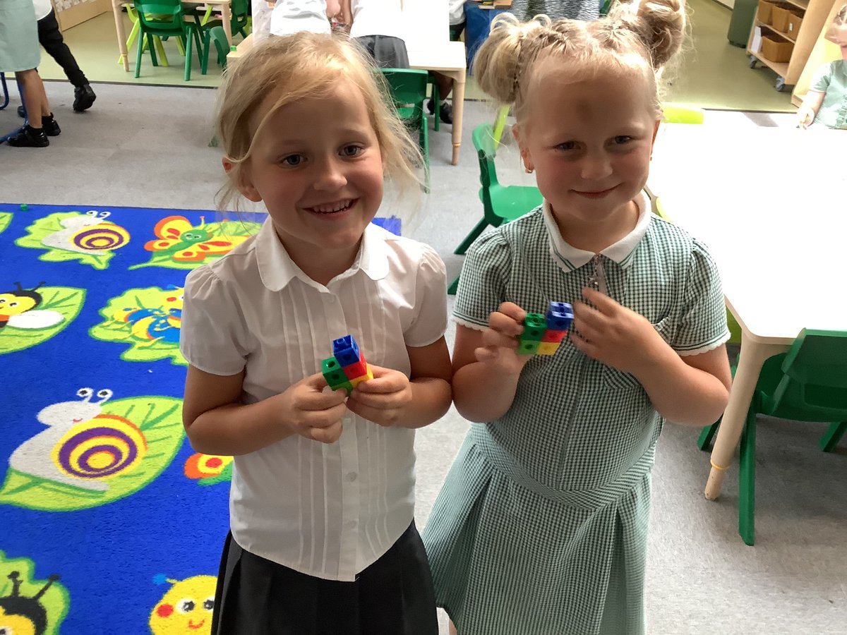 GRPAHazel's tweet photo. Today in Hazel class we have been using positional language to make patterns and then describe how to make the patterns to our friends without them seeing it. We had to think carefully about the language we used and we enjoyed seeing if each other had got it right. 😊 https://t.co/wc4dyv6Apc