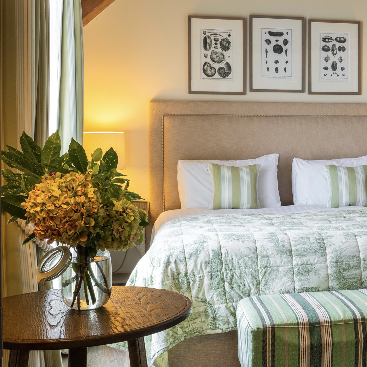 #WIN a night on the Clovelly harbour⚓️

We’re giving one of our followers the chance to win an unforgettable night for two at The Red Lion Hotel in Clovelly. 

Enter on Instagram - rules in caption: bit.ly/WinInClovelly