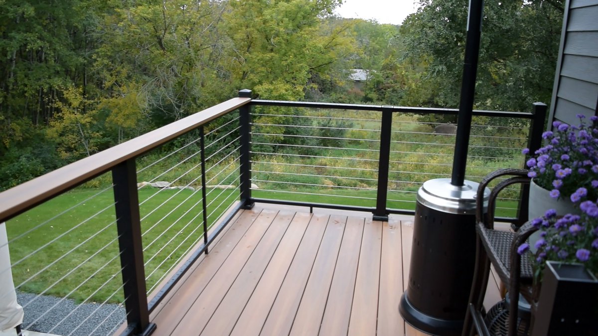 AFCOColsRails's tweet image. Combining the clean lines of cable infill with a flat top rail, Aluminum AFCO-Rail Series 275 is the perfect combination of two great designs. #structureandstyle