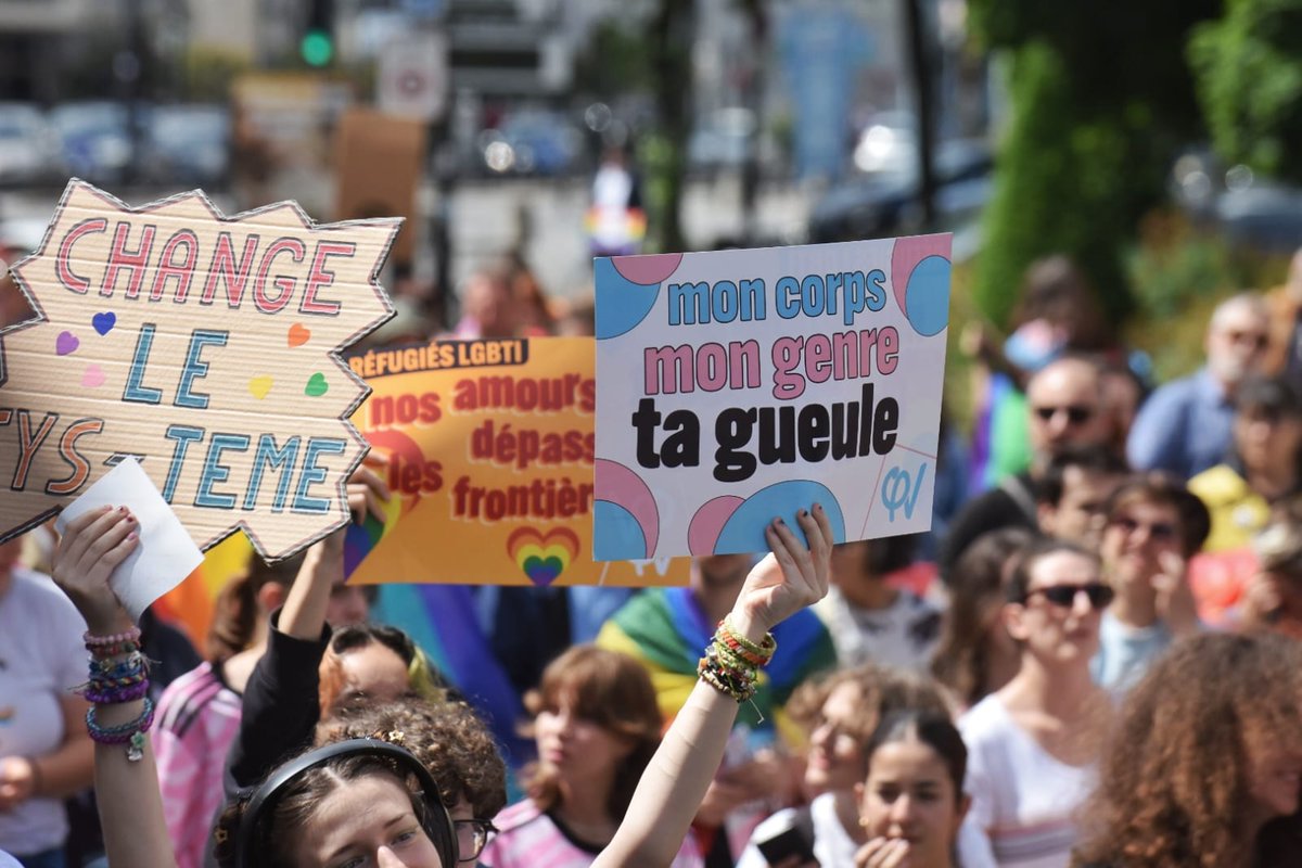 Bourges2028's tweet photo. 🏳️‍🌈✨ #B28 marche pour les Fiertés à Bourges ! ✨🏳️‍⚧️
Ce week-end, Bourges célébrait sa 3ème Marche des Fiertés organisée par le Centre #LGBTQIA+ Berry ! 🎉🌈
Retrouvez le Queer Cabaret Européen dans la programmation artistique de la Capitale européenne de la culture !🌟🇪🇺 https://t.co/qMIqX4SoGN