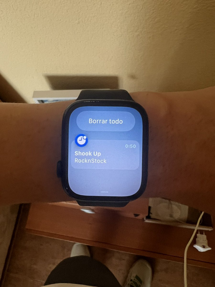 PabloAlekoh's tweet photo. Alguien sabe que significa esto del Apple Watch?? Nunca me había salido, no es ninguna app que se llame así ni nada y si pincho no se abre nada ni me da más información. Gracias !
#shookup #apple #iphone https://t.co/NPCFy4Ftew