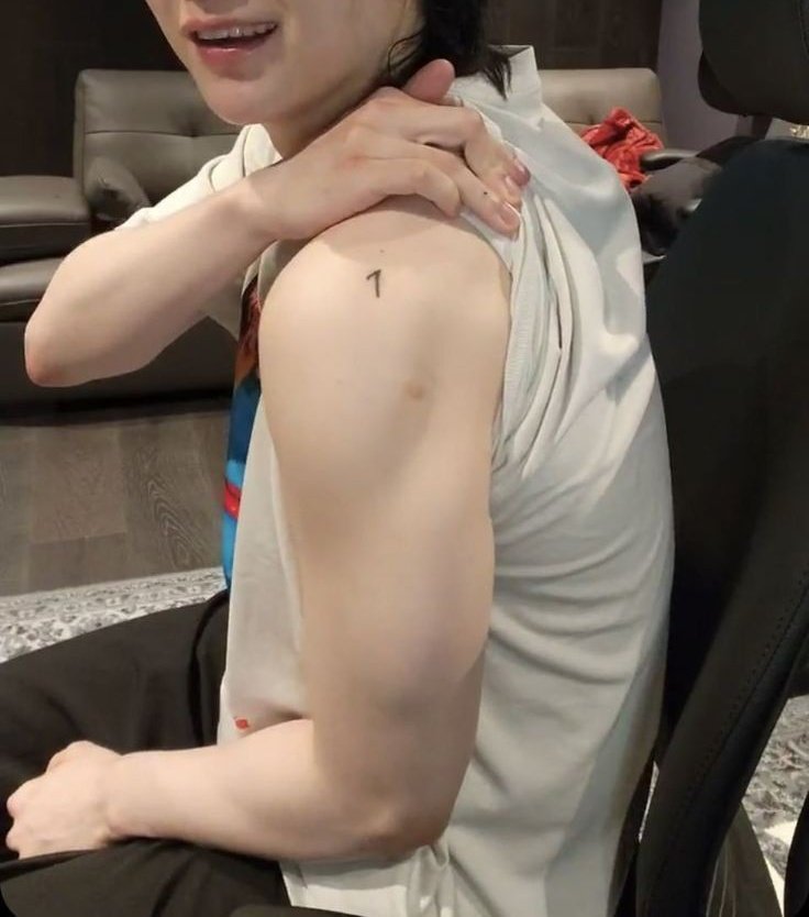 Yoongi roman empire collection, a thread 🧵: