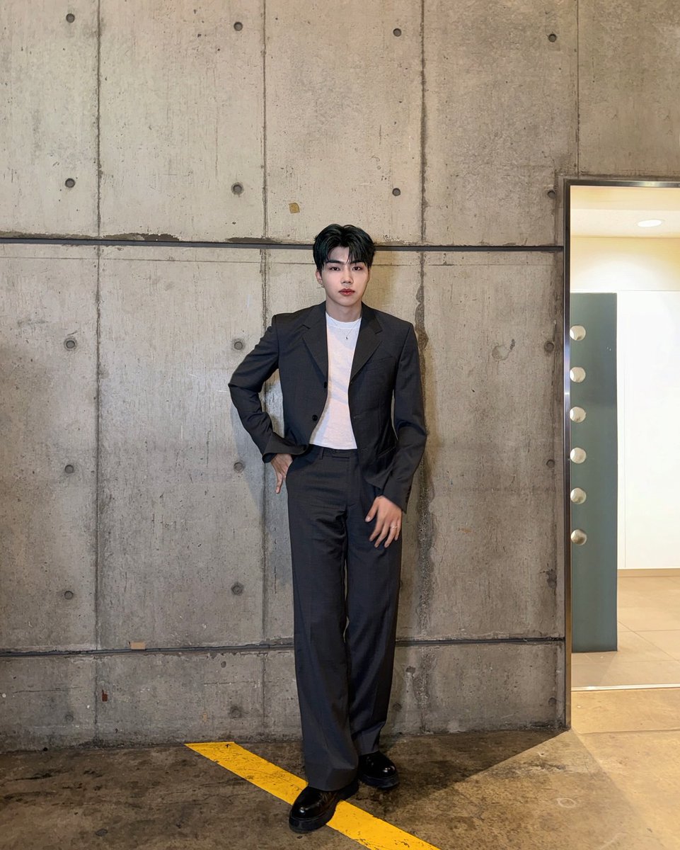 pearparkgw's tweet photo. 실존 인물 비율이 백화점 마네킹보다 더 좋으면 어떡함 https://t.co/f4QOKECPqH