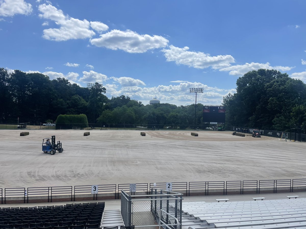 It’s Sod day at Spry!  <a href="/CarolinaGreenCo/">Carolina Green</a> #goDeacs🎩