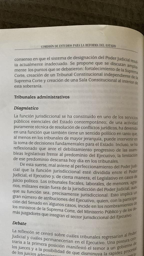 Polost's tweet photo. Un amigoabogado: En propuestaReforma de Fox, coordinadapor MuñozLedo con, @AristeguiOnline , @JRCossio, @EnriqueKrauze “..se discutió crear una Corte Constitucionalelecta popularmente y..hayconsenso enque el sistema de designación del Poder Judicial resultaactualmente inadecuado” https://t.co/39U6vhWDxb