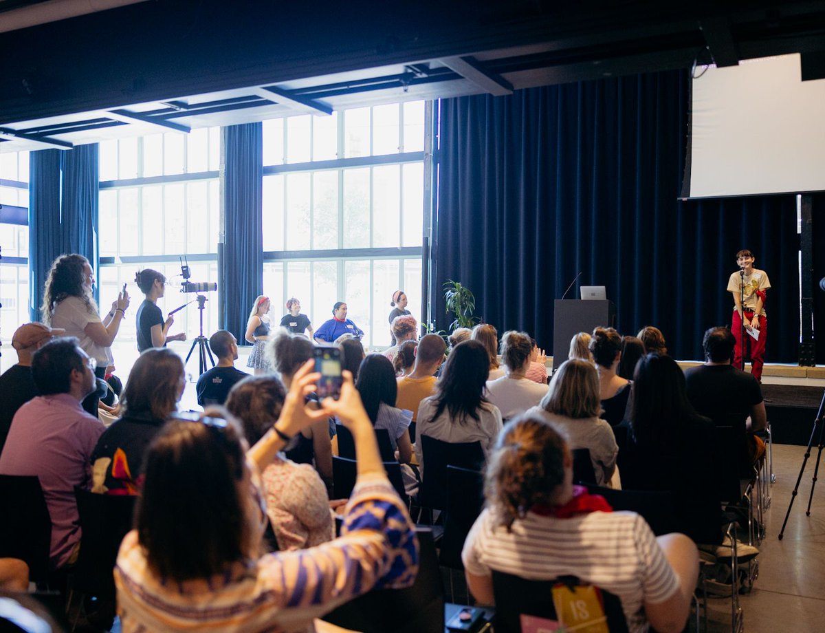 NewYork_CM's tweet photo. Thank you to all our brave poets who took the stage at our June event! 🎤 And a big thank you to our partners @MPBcom and @Harvest for making all the magic happen. 
Watch a replay of the livestream https://t.co/JtcMxWeBU2 #CMNYC #CMpattern https://t.co/NOCrgBtHxu