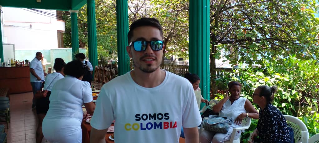 Mateo Muñoz Orozco expresa  sentirse admirado por la calidez de la gente y el modo en que enfrenta los retos.