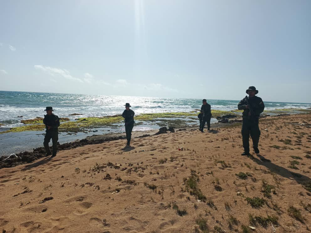 CEOFANBVE's tweet image. 🔁 RT || GJ. @dhernandezlarez: La #FANB junto a los OSC en despliegue permanente por la defensa de la patria !

#IntegrarEsVencer