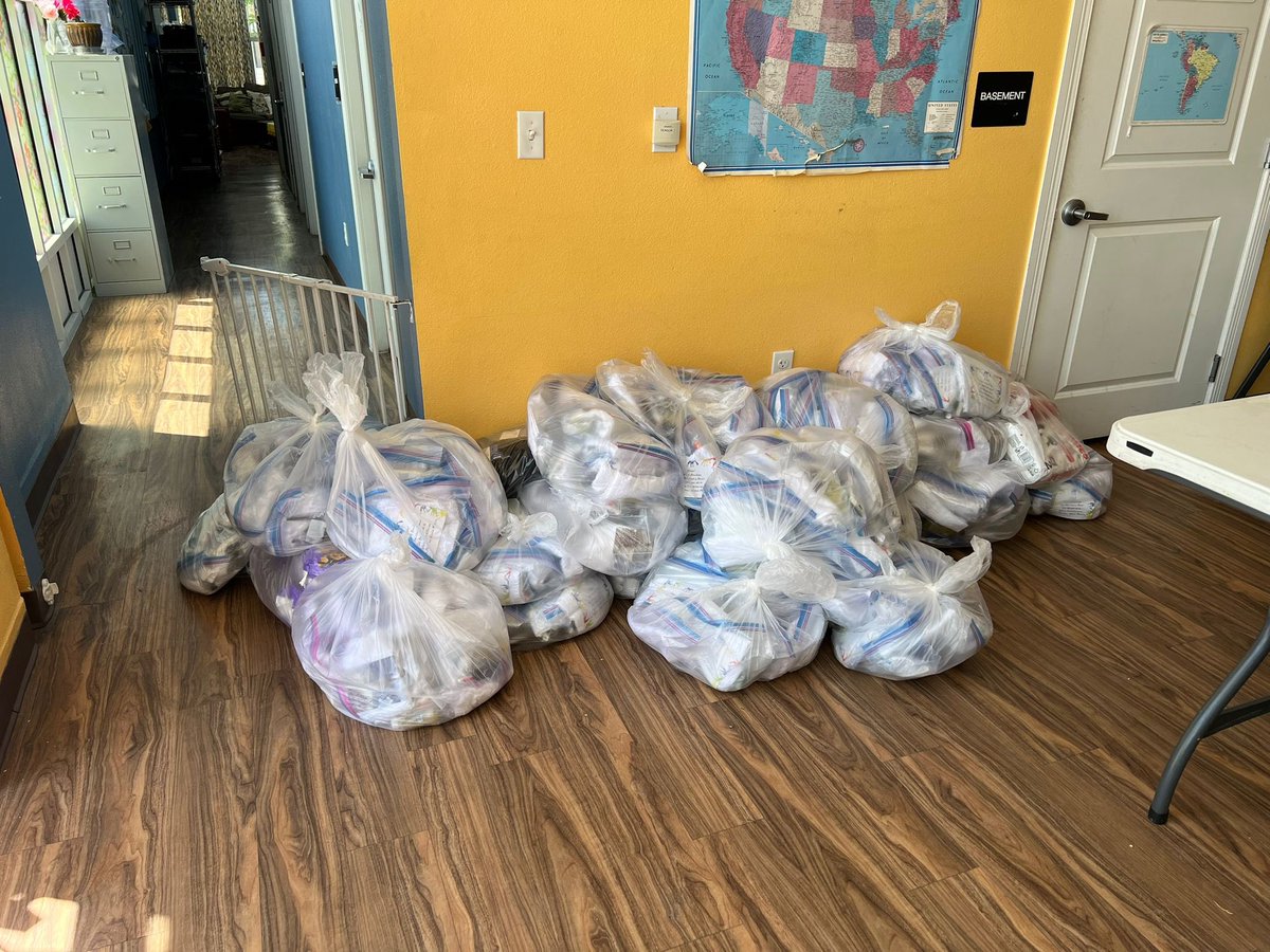 LasAmericasIAC's tweet photo. Every week, our cross border program provides critical know-your-rights presentations, education about the policy &amp; practice using CBP One, &amp; aid to the most vulnerable in Ciudad Juárez. 

This type of educational support is crucial amid ever-changing immigration policies. 🧵 https://t.co/vtTOzVHjTn