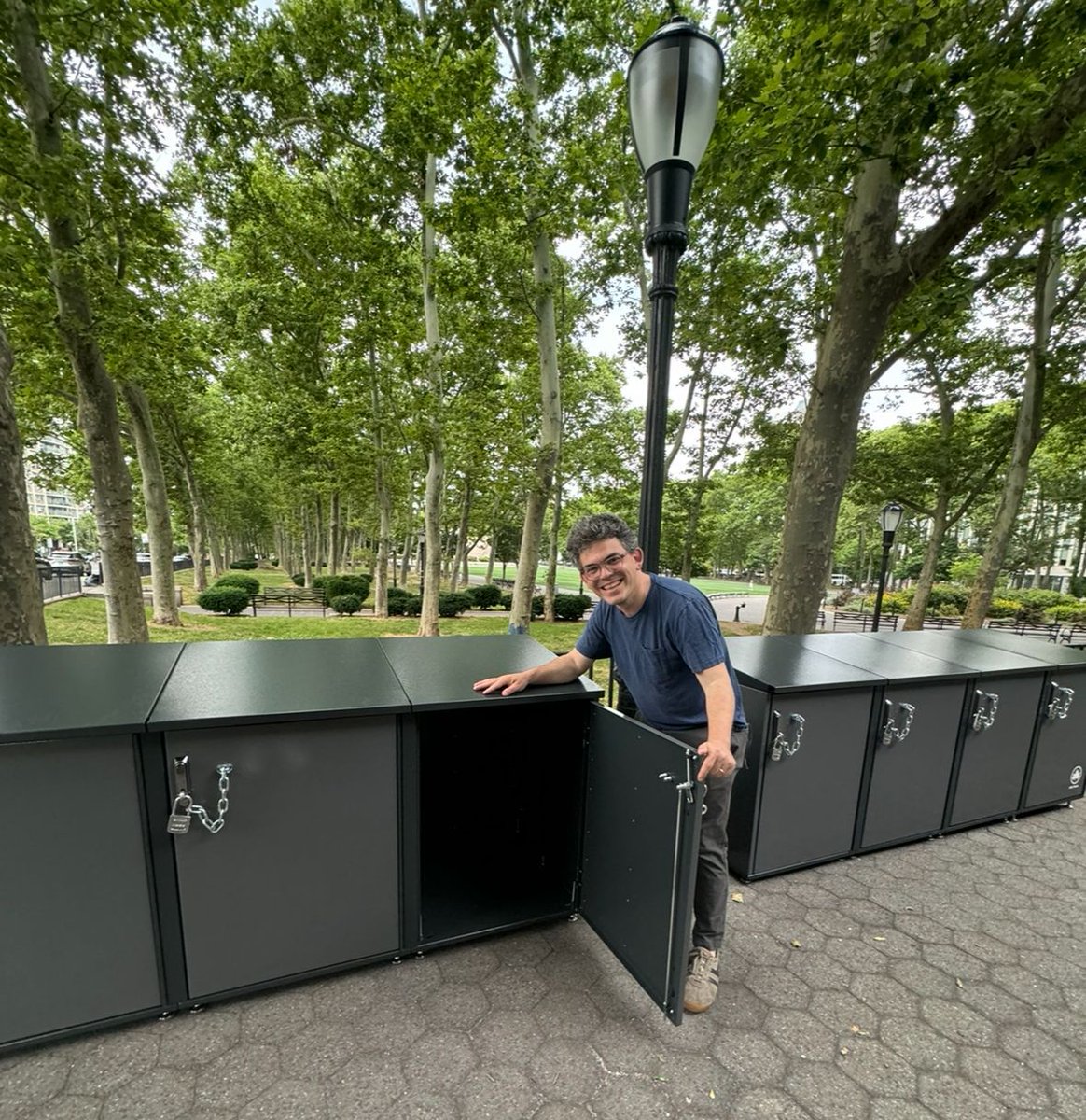 LincolnRestler's tweet photo. New containerization bins at Cadman Plaza Park &amp; WNYC Transmitter Park! 

We partnered with @nycparks to install new @citibin containerization structures at these parks in Brooklyn Heights &amp; Greenpoint to get garbage bags off our sidewalks, which reduces rats &amp; keeps parks clean! https://t.co/1SvdmQyaAP