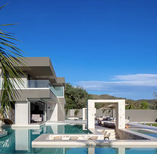 Looking for 5 BABES 🔥 to collab with ABROAD https://t.co/EsJohu1nL5