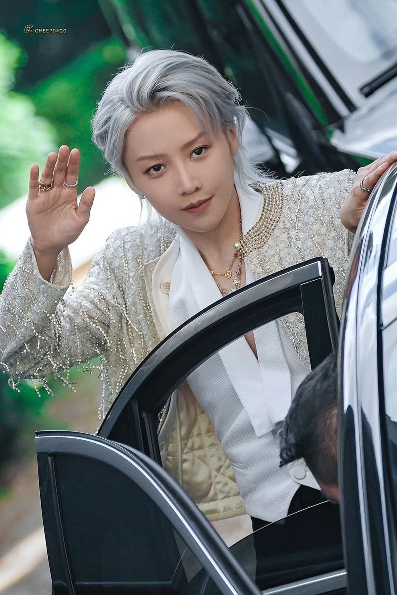 Pioneer0420Xin's tweet photo. 240624 Xin at Dior Couture Show

in Paris again🌝

@XinLiulyx0420 
#刘雨昕 
#LiuYuxin 
#XINLiu 
#DiorCouture 
#StarsinDior
#XINxDior
#dior 
#xinatdiorcoutureshow https://t.co/gMIobOc9G3