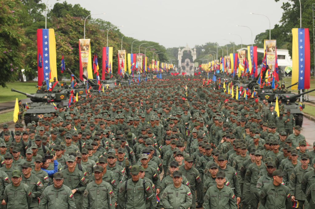 CEOFANBVE's tweet image. 🔁 RT || GJ. @dhernandezlarez: La gran lección de Carabobo fue la lección de unión ! A la unidad lo debemos todo, y todas nuestras lágrimas a las divisiones ! A 203 años de la Batalla Inmortal, la FANB se concentra en serena y honda meditación para reflexionar sobre las
