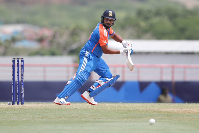 ddsportschannel's tweet photo. 1⃣0⃣0⃣ comes up for #TeamIndia in 8.4 overs 🏏

#T20WorldCup #INDvAUS #Cheer4India