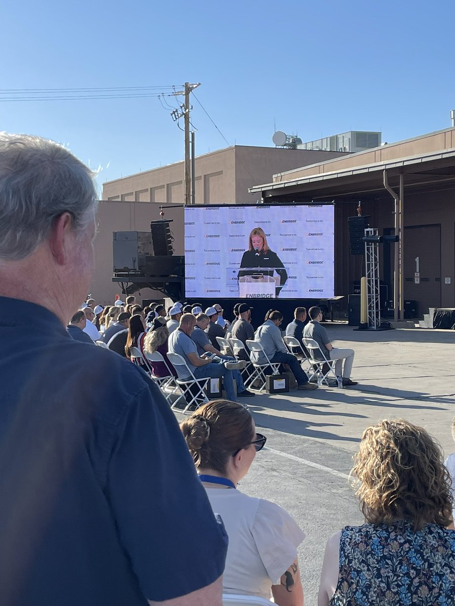 BonitaDomEnergy's tweet photo. The ink has dried, the deal with @DominionEnergy is complete and today, @EnbridgeGas officially welcomes its newest employees and customers in Utah, Wyoming and Idaho. #LifeTakesEnergy https://t.co/Fs0r1TFoqZ