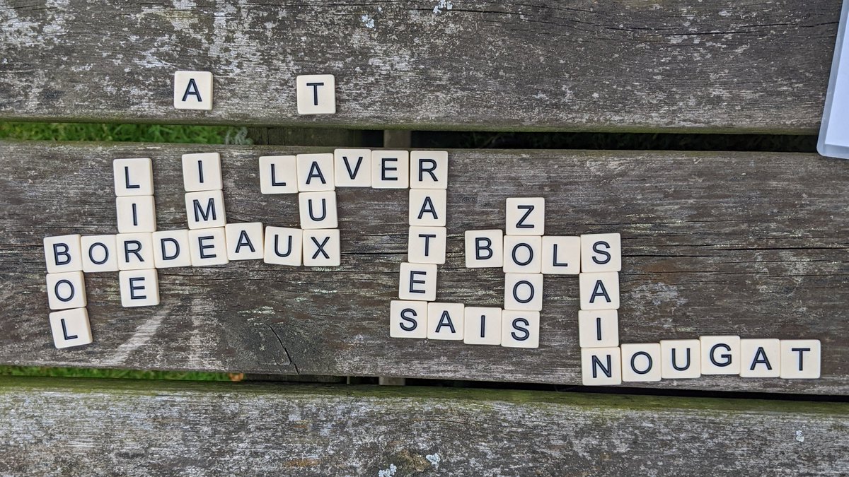 Outdoor learning today - making the most of the sunny weather by playing Bananagrams and 'Pour et Contre' in French. 🇫🇷🌞