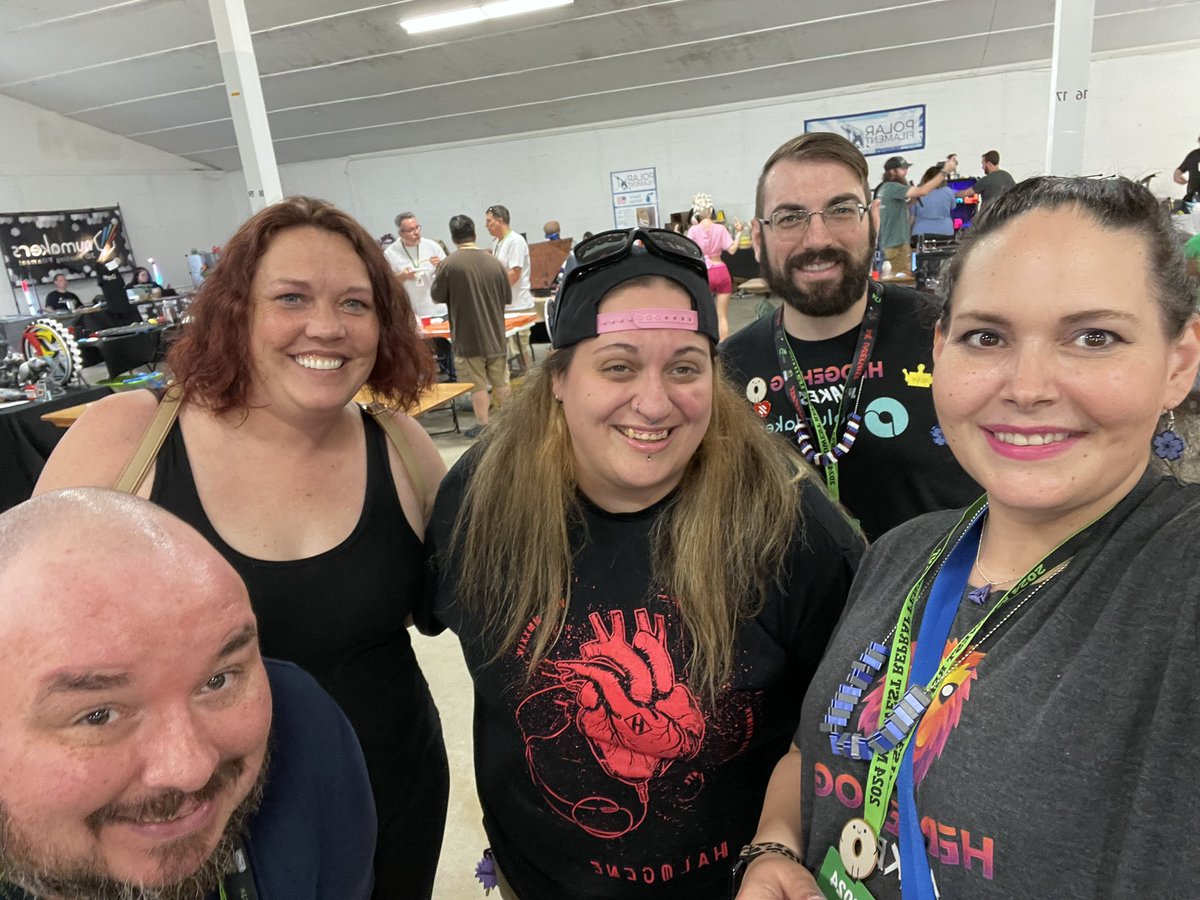 Liz B "pezliz" tweet media