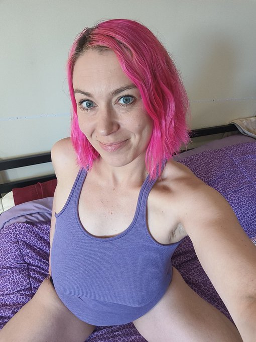 Alright - Summer is officially here. It's Monday. Let's all have a great week. &hearts;️ https://t.co/qaBYM