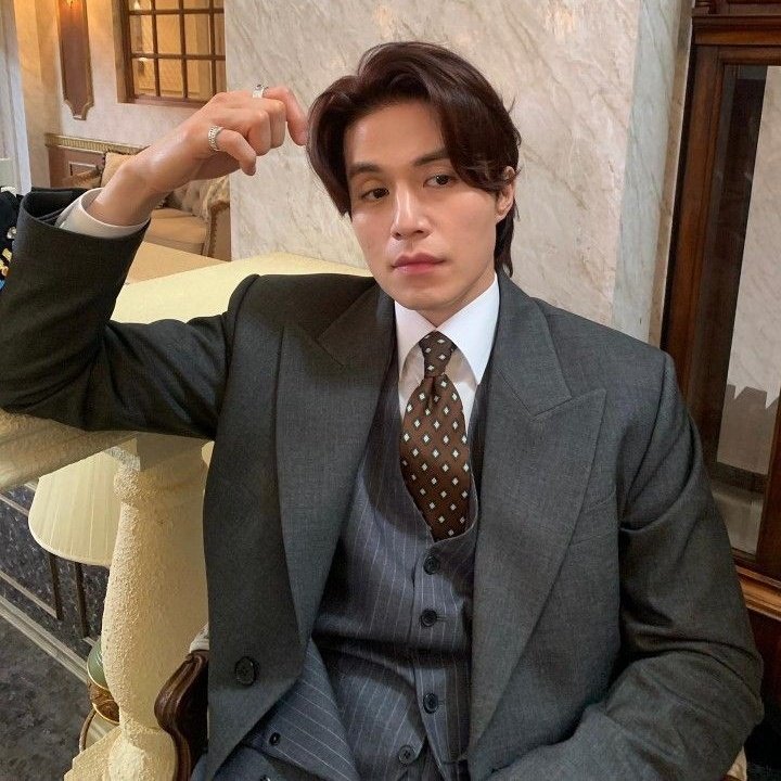 daminsiii's tweet image. Lee Dong-Wook at 42