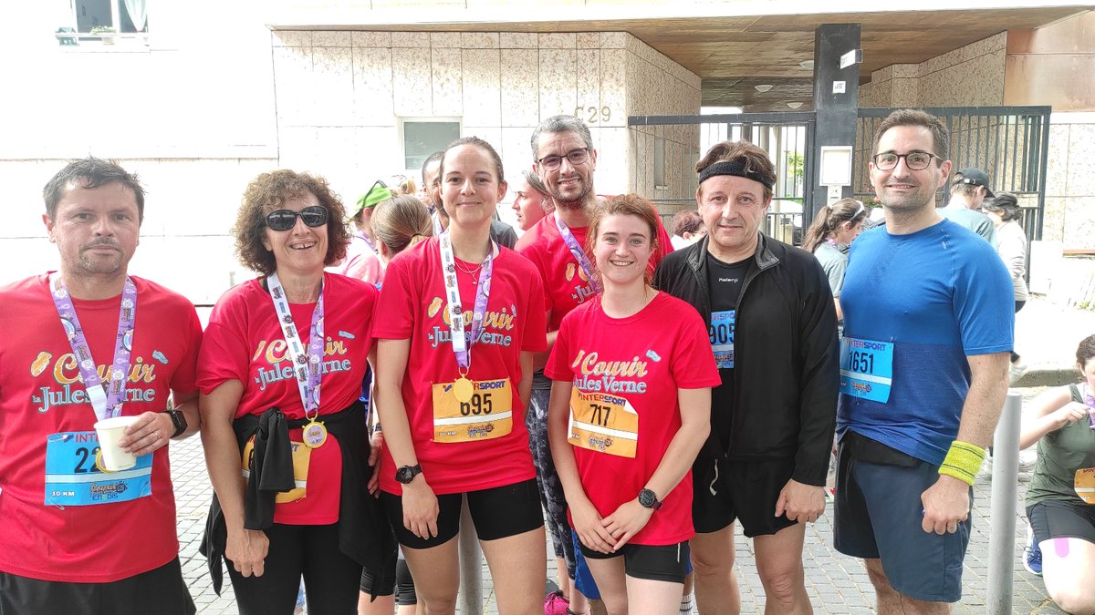 CHUAmiens's tweet image. [#CourirLaJulesVerne] Félicitations à la team #CHUAmiens qui a couru Courir la Jules Verne Enedis ce dimanche 23 juin sous les couleurs du CHU Amiens-Picardie

🏅 Le CHU Amiens-Picardie a reçu le 1er prix du challenge inter-entreprise 

👏 Félicitations à toutes et à tous 👏