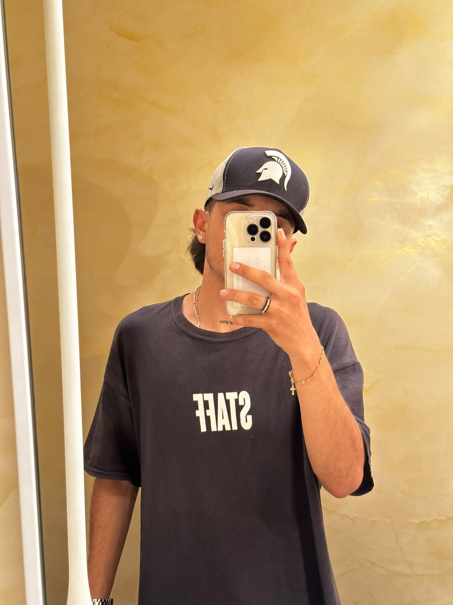 Sw6Single's tweet image. Veo muchas parejas hablando negativamente de los singles y yo con ganas de pasarla rico con tod@s🥵
En fin la hipocresía 🙄