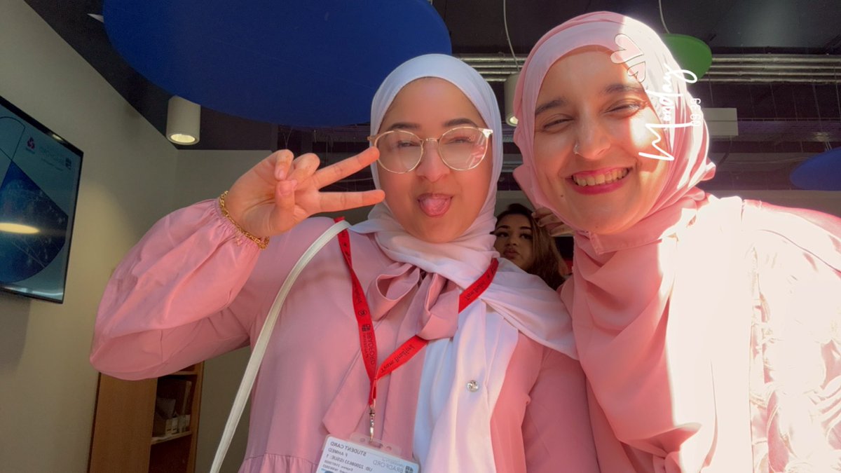 Ujala935523512's tweet image. Our group decided to wear pink to show our support for our group presentation on breast cancer!💕
@UoB_Nursing 
@theRCN 
#StudentNurse 
#Pink