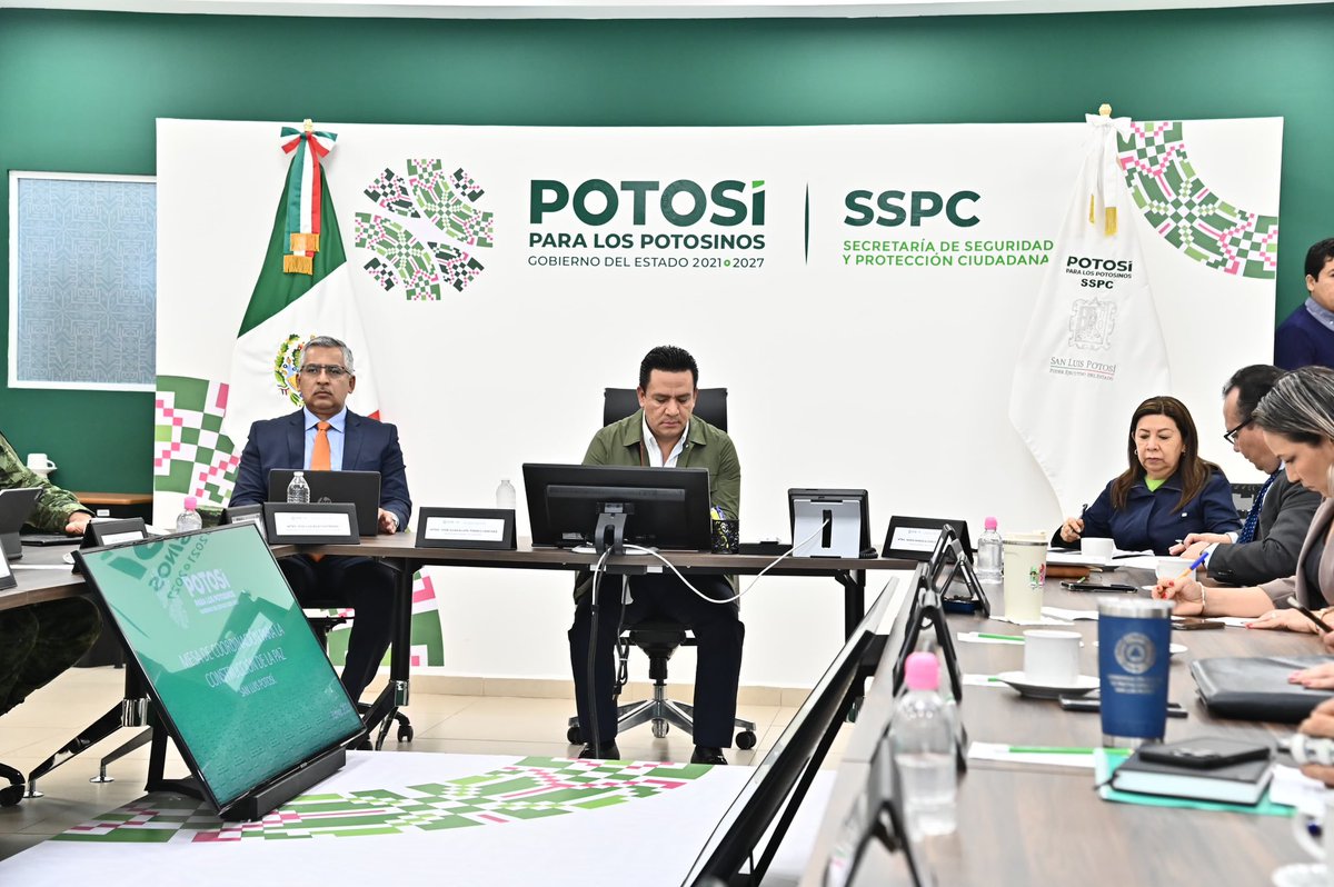 jgpetorresmx's tweet photo. Iniciamos nuestras actividades con la Mesa Estatal de Coordinación para la Construcción de la Paz, en donde damos pasos firmes con estrategias que nos ayuden a cuidar el bienestar de las familias potosinas.
¡Estamos comprometidos con la seguridad de nuestro Estado! 🤝
#SGGSLP https://t.co/EAcjqmJGnk