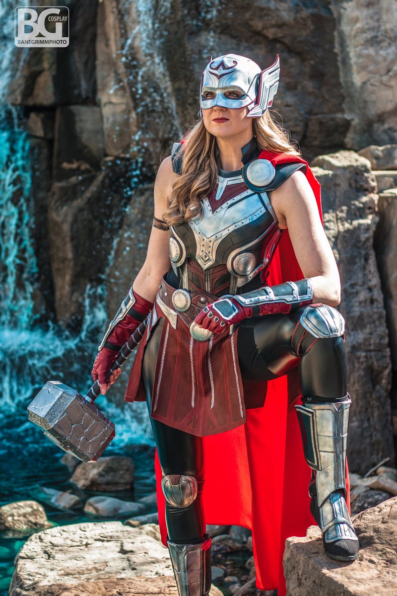 susie_creates's tweet image. The Mighty Thor, Jane Foster. @thorofficial @MarvelStudios #natalieportman #MightyThor  photos by BaneGrimmPhoto, cosplay by me