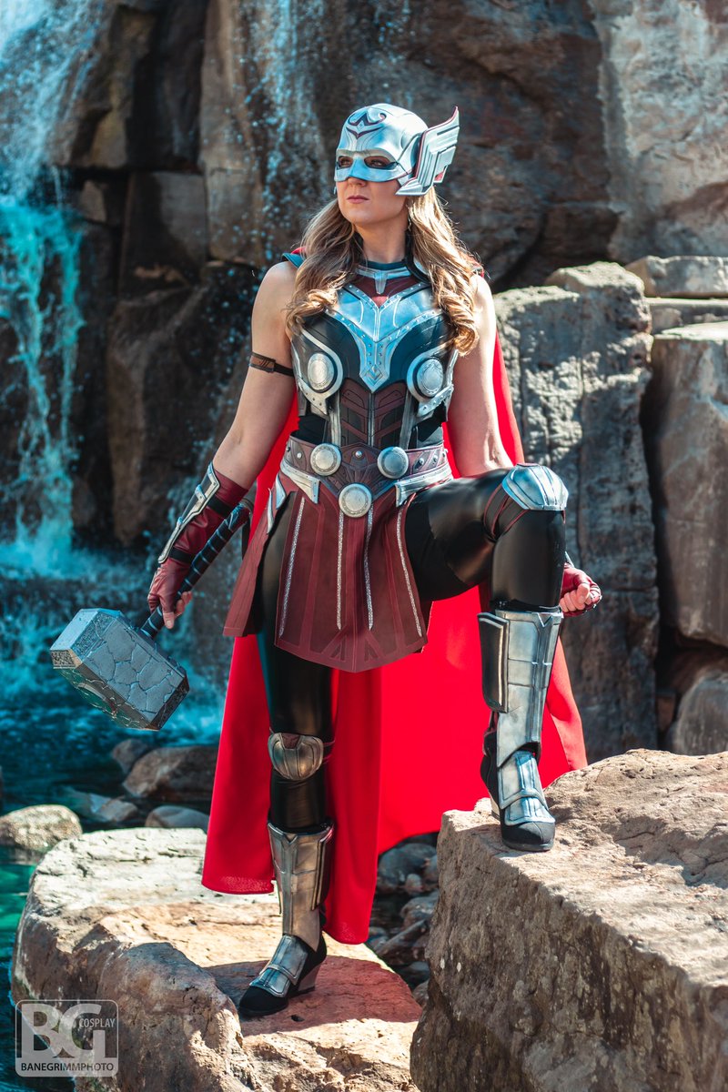susie_creates's tweet image. The Mighty Thor, Jane Foster. @thorofficial @MarvelStudios #natalieportman #MightyThor  photos by BaneGrimmPhoto, cosplay by me