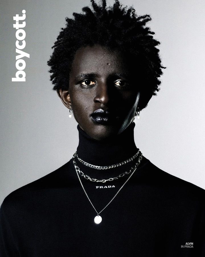 akezanet's tweet photo. 🔴 Le jeune mannequin burundais, Alvin @Bigana10 fait la couverture des 10 ans de Boycott Magazine, aux côtés de plusieurs mannequins et artistes de renom en France tels qu'Eddy de Pretto, Sofiane Pamart, Paul Kircher, Stéphane Bak ou encore le rappeur ICHON.

#BoycottMagazine est un bimensuel d’art et de culture qui selon leur dire est le « reflet de la diversité culturelle internationale, qui entreprend à travers la mode et l'art, la musique et la danse, de décrypter la sociologie d'une nouvelle génération, passionnée et insoumise retranscrite par des photographes et artistes émergents. »

#lesbeautesdecheznous #akezanet #mode #Burundi