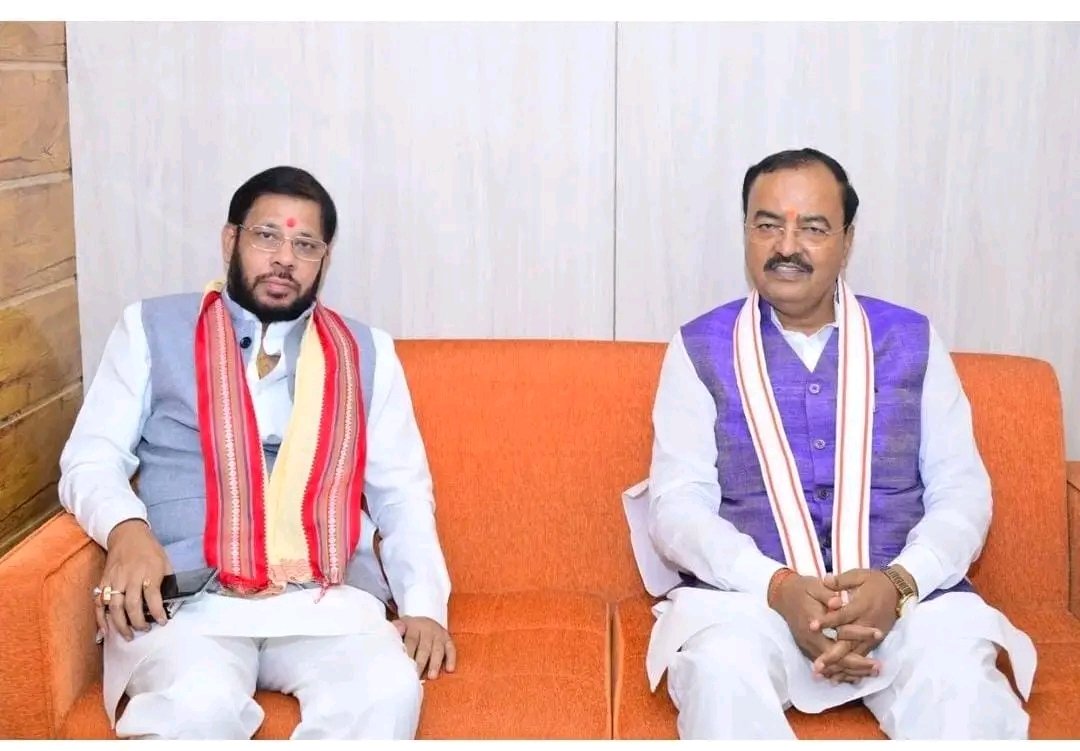 MauryaShanker's tweet image. दुःखी होकर भटकती आत्मा। न मानुस तन मिला और न मिलें परमात्मा 😀😀😀

सोफे की दूरी -- दिखा रही है मजबूरी। 😀
#samajwadipartyofficial #Samajwadi #pandey #Update #viralpost2024 #AkhileshYadav #SwamiPrasadMaurya