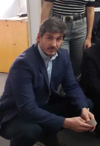 puertos_en's tweet photo. Hijos de la Casta (Parte 4)
Carlos Ferrari: militante K y ex funcionario de @CFKArgentina.
Rey de los ñoquis. Hijo de histórico "RECAUDADOR" de RETORNOS. Hoy protegido en @AGPuertos por el interventor Benvenuto.
Estuvo adscripto en publicidad de Casa de Gobierno con @alferdez https://t.co/IXZkDBNNG7