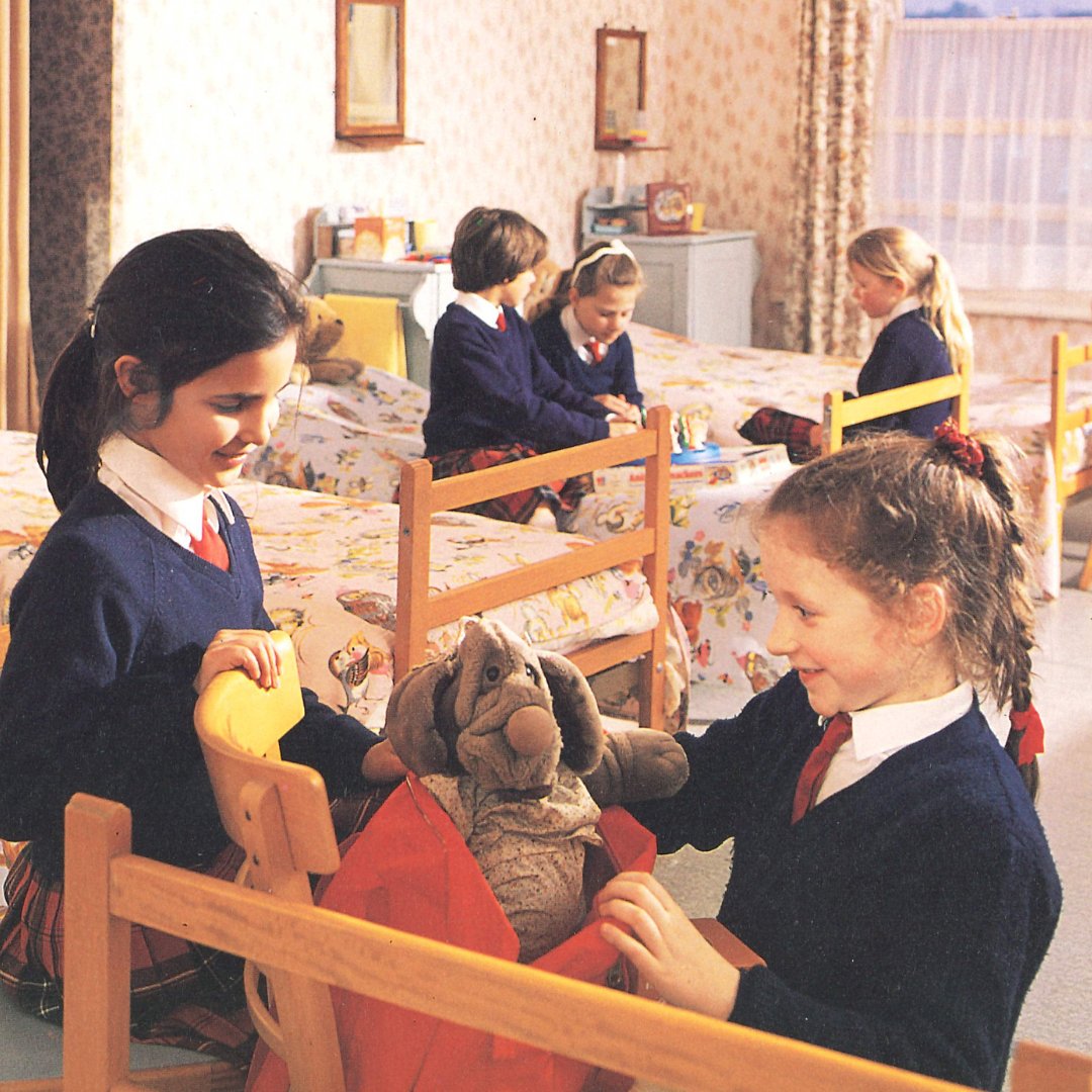 LewestonSchool's tweet image. As National Boarding Schools week with @BSAboarding wraps up, we&apos;ve dug up some photos from the 80s and early 90s showcasing our boarding houses. Do you recognise them? 

#Iloveboarding #bsaboarding #boardingschool #lewestonalumni #memorylane #NationalBoardingSchoolsWeek