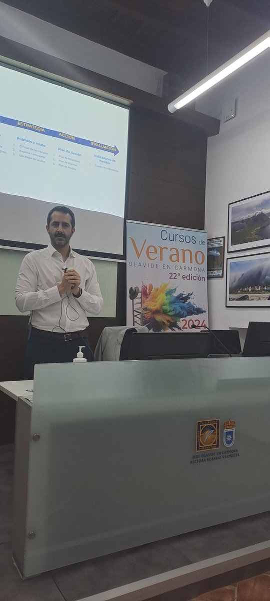 martavelezr's tweet photo. Gracias a @tristan_PB @Navarro_PP @ruizmateos @rob_rodriguez_a y @AnaRiveroSVQ por participar en la primera jornada del curso de verano "Comunicación política: estrategias para un contexto de polarización" que organizo en @olavidecarmona junto a mi compañero @josematrujillo. https://t.co/22B7Y7fb3q