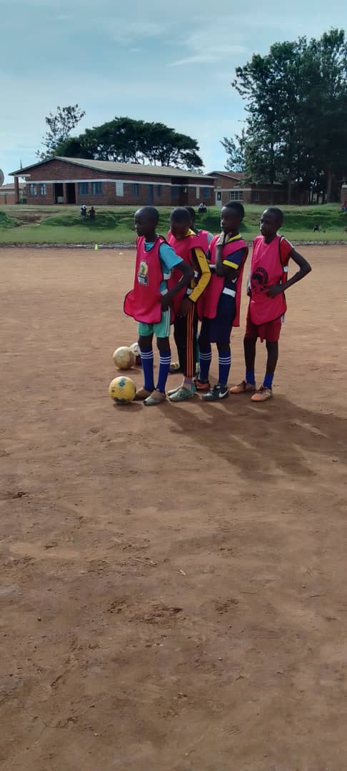 OFYERwanda1's tweet photo. Exciting news! Now we are back! After some months many things were done we reached over 6 new kids learning at OFYER! #EveryoneBehindTheFlag #Rwanda #OFYER https://t.co/SiQieXVJRB