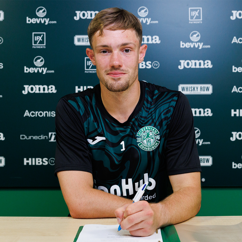 HibernianFC's tweet photo. We are delighted to announce the signing of Josef Bursik! 📝⚽️

The 23-year-old goalkeeper becomes the Hibees’ first addition of the new campaign, joining on loan from Belgian Pro League winners Club Brugge.

Welcome to Hibs, Josef! 💚

🔗 https://t.co/Ukqq2tR8v3