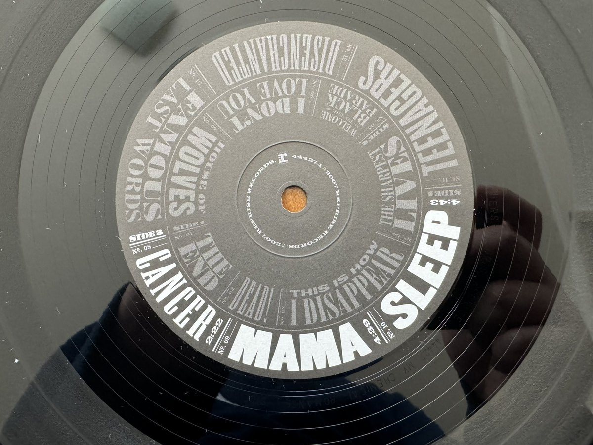 chaubocotas's tweet photo. Aquí fotos del vinilo, creo que de toda mi colección de mcr este es mi favorito debido a que no tenía ninguna primera impresión, y además, está muy bonito los hype stickers. https://t.co/dGmalAE3zY