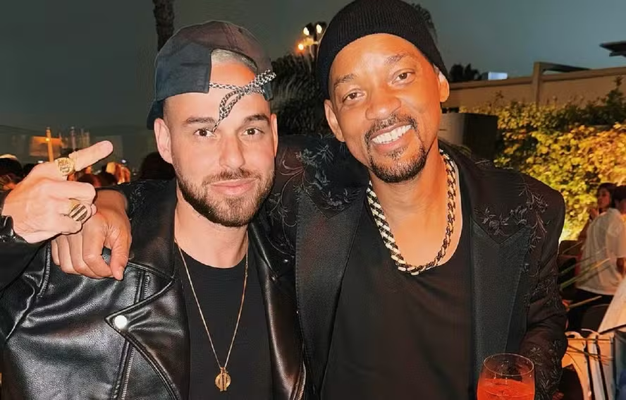 Em entrevista à <a href="/quem/">Quem</a> , <a href="/papatinho/">Papatinho</a> revela como sua música chegou a um filme com Will Smith e compartilha as adaptações que fez em seu nome artístico para o público internacional.  #Papatinho #WillSmith #EstarComunicação revistaquem.globo.com/entrevistas/no…