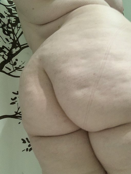 Happy Monday my babies 🖤 https://t.co/Y1rOyrFWvD