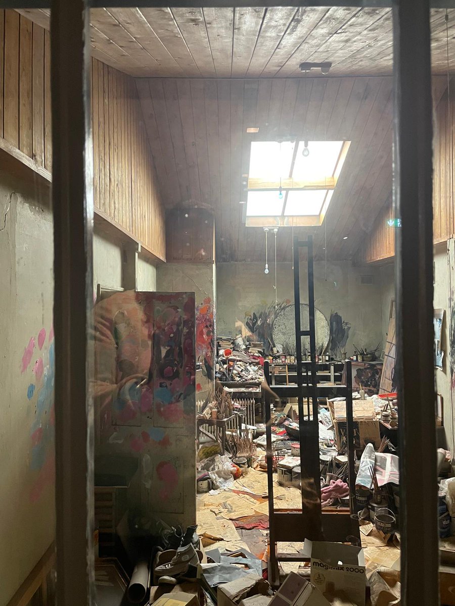 DubLearningCity's tweet photo. What a fantastic day spent attending the
North Inner City Learning Neighbourhood event in
@thehughlane gallery. Pictured is Francis Bacon's studio, a Harry Clarke stained glass and of course, our Learners from the Neighbourhood! #LifeLongLearning #LearningCity https://t.co/OPOkMIF2xx